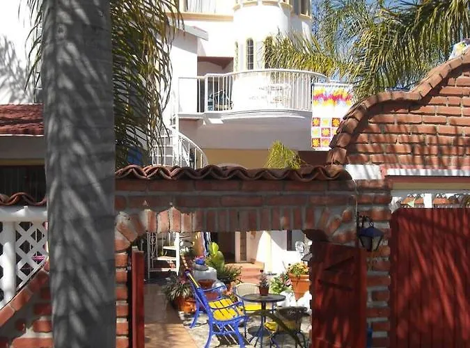 Welcome To Casa Viva Mexico 3-Bedrooms 2-Bathroms 6-Guests Close To Shoping Center & Beach