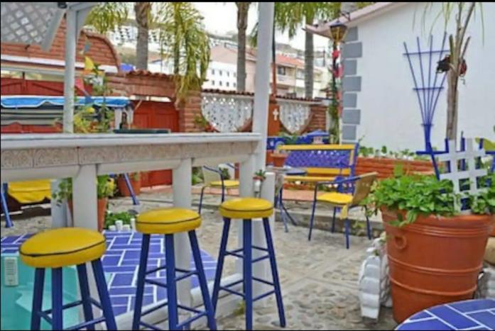 Welcome To Casa Viva Mexico 3-bedrooms 2-bathroms 6-guests Close To Shoping Center & Villa Tijuana