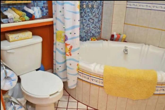 Welcome To Casa Viva Mexico 3-bedrooms 2-bathroms 6-guests Close To Shoping Center & Villa Tijuana